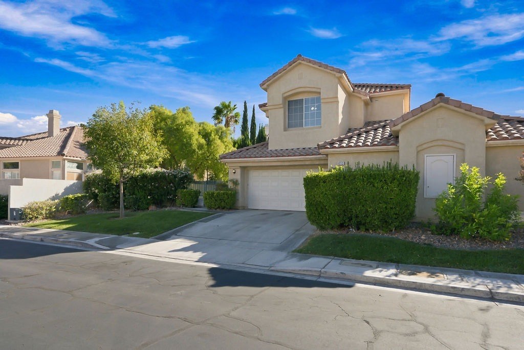 9113 Sunnyfield Dr, Las Vegas - exterior